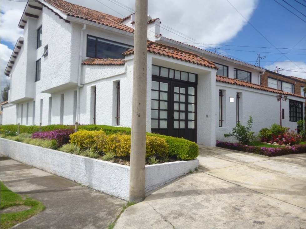 Casa en venta en Niza, Bogotá · foto 3 de 24