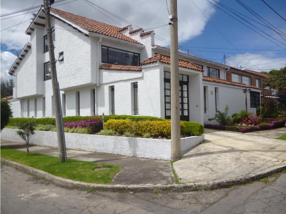 Casa en venta en Niza, Bogotá · foto 2 de 24