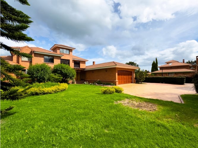 Casa de 4 alcobas en venta en San Simón, Bogotá, 460 m² · foto 3 de 24