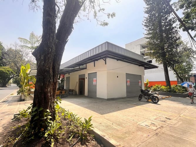 Local en arriendo en El Refugio, Cali, 48 m² · foto 2 de 13
