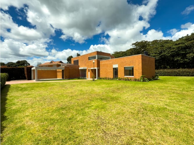 Casa de 3 alcobas en venta en San Simón, Bogotá, 350 m² · foto 2 de 24