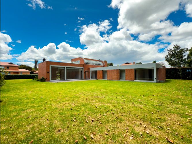 Casa de 3 alcobas en venta en San Simón, Bogotá, 350 m² · foto 3 de 24