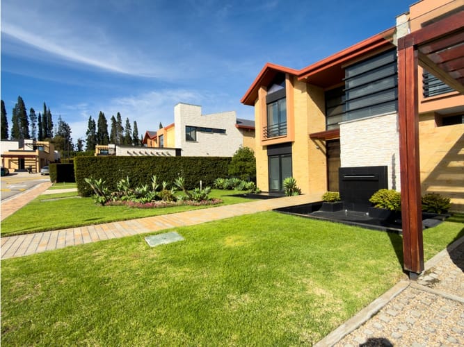 Casa de 4 alcobas en arriendo en Hatogrande, Sopó, 368 m² · foto 2 de 24