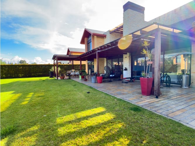 Casa de 4 alcobas en arriendo en Hatogrande, Sopó, 368 m² · foto 3 de 24