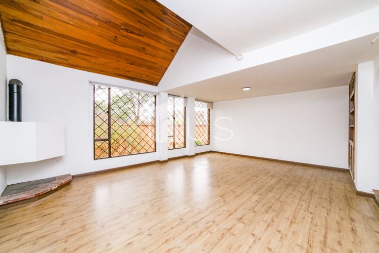 Casa de 3 alcobas en venta en Lindaraja, Bogotá, 162 m² · foto 3 de 17