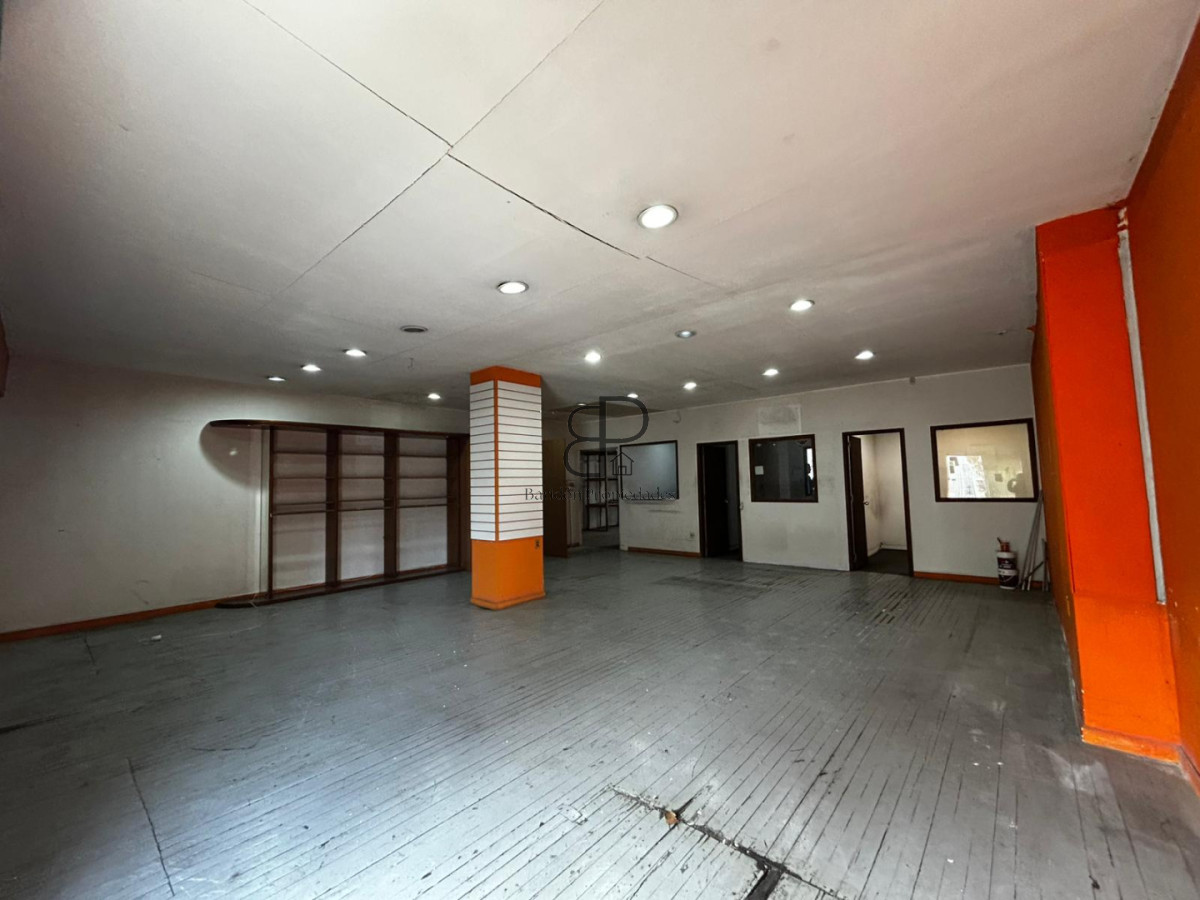 Local Comercial en Alquiler · Foto 2