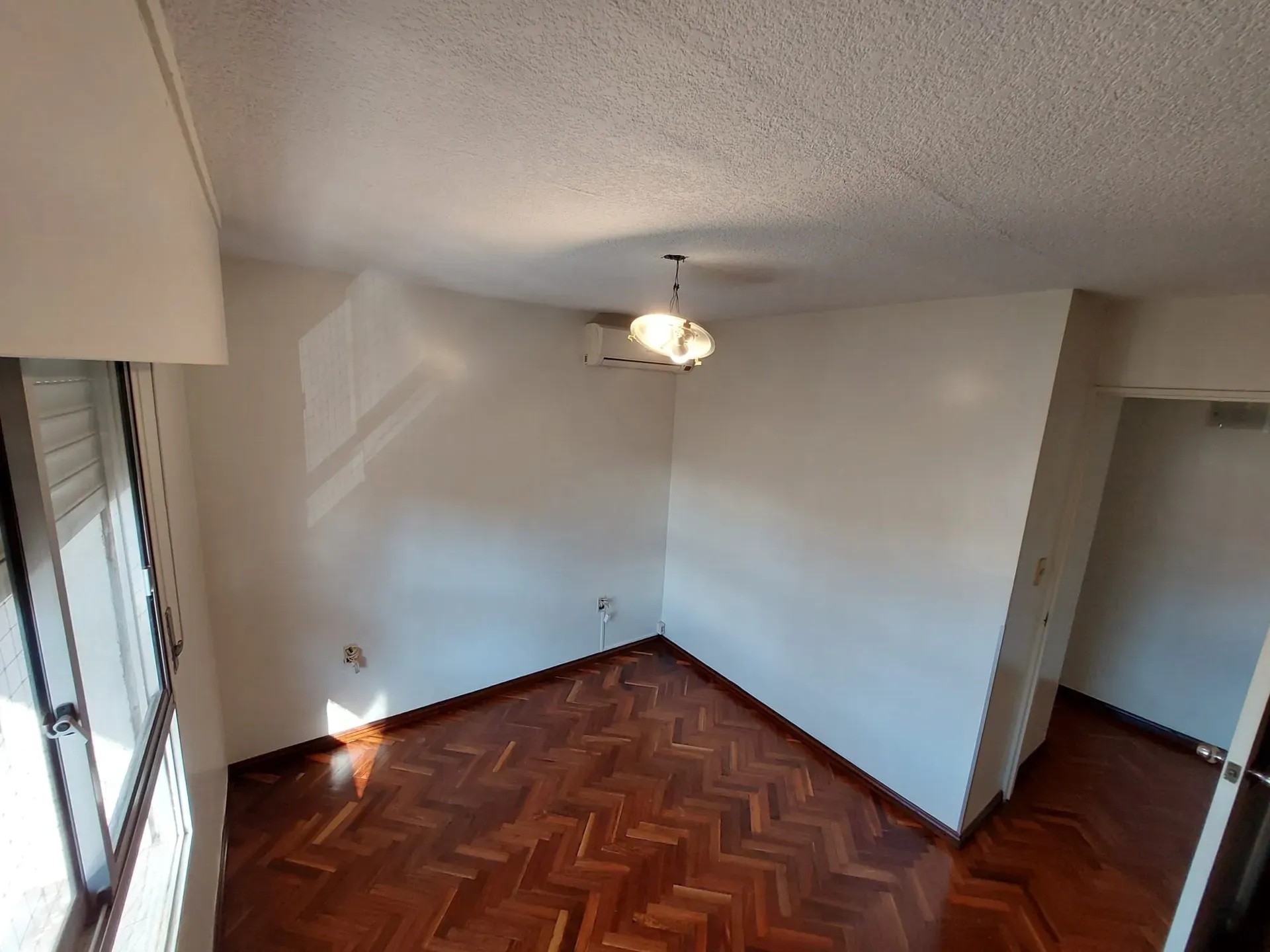 ALQUILER EN TRES CRUCES, 3 DORMITORIOS Y 2 BAÑOS, 2 TERRAZAS CERRADAS, AIRES, SUM Y CAMARAS, OPCION COCHERA · Foto 11