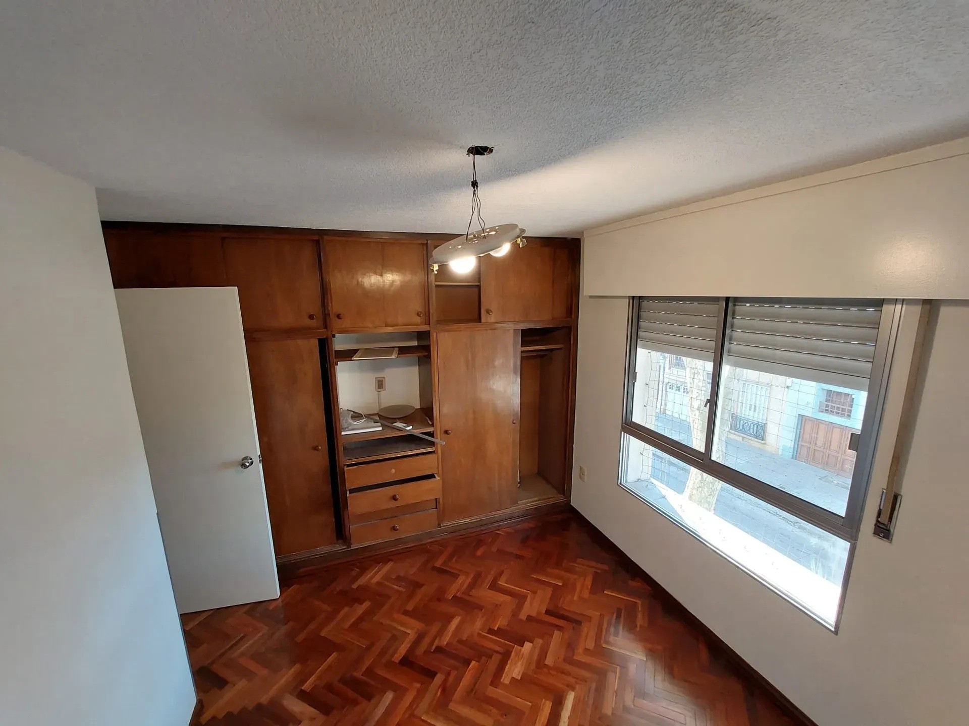 ALQUILER EN TRES CRUCES, 3 DORMITORIOS Y 2 BAÑOS, 2 TERRAZAS CERRADAS, AIRES, SUM Y CAMARAS, OPCION COCHERA · Foto 12