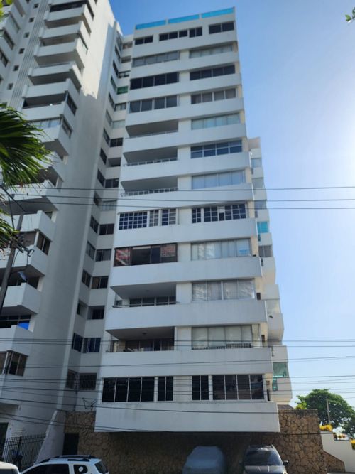 Apartamento de 3 alcobas en venta en El Laguito, Cartagena, 115 m² · foto 2 de 17