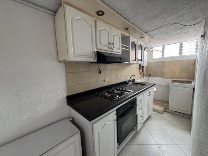 Apartamento de 3 alcobas en venta en El Triangulo, Bogotá, 67 m² · foto 2 de 12
