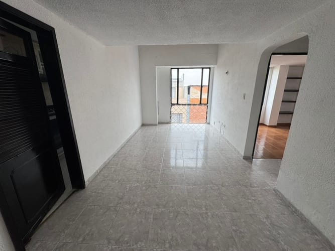 Apartamento de 3 alcobas en venta en El Triangulo, Bogotá, 67 m² · foto 3 de 12