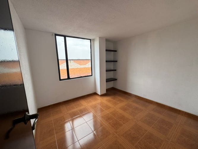 Apartamento de 3 alcobas en venta en El Triangulo, Bogotá, 67 m² · foto 4 de 12
