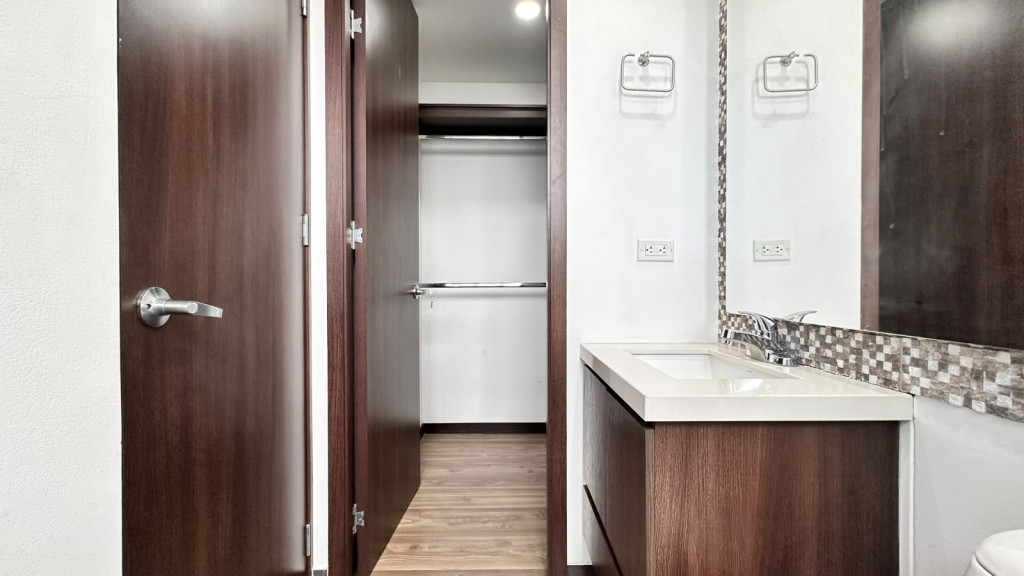 Apartamento en arriendo en El Esmeraldal, Envigado · foto 17 de 18