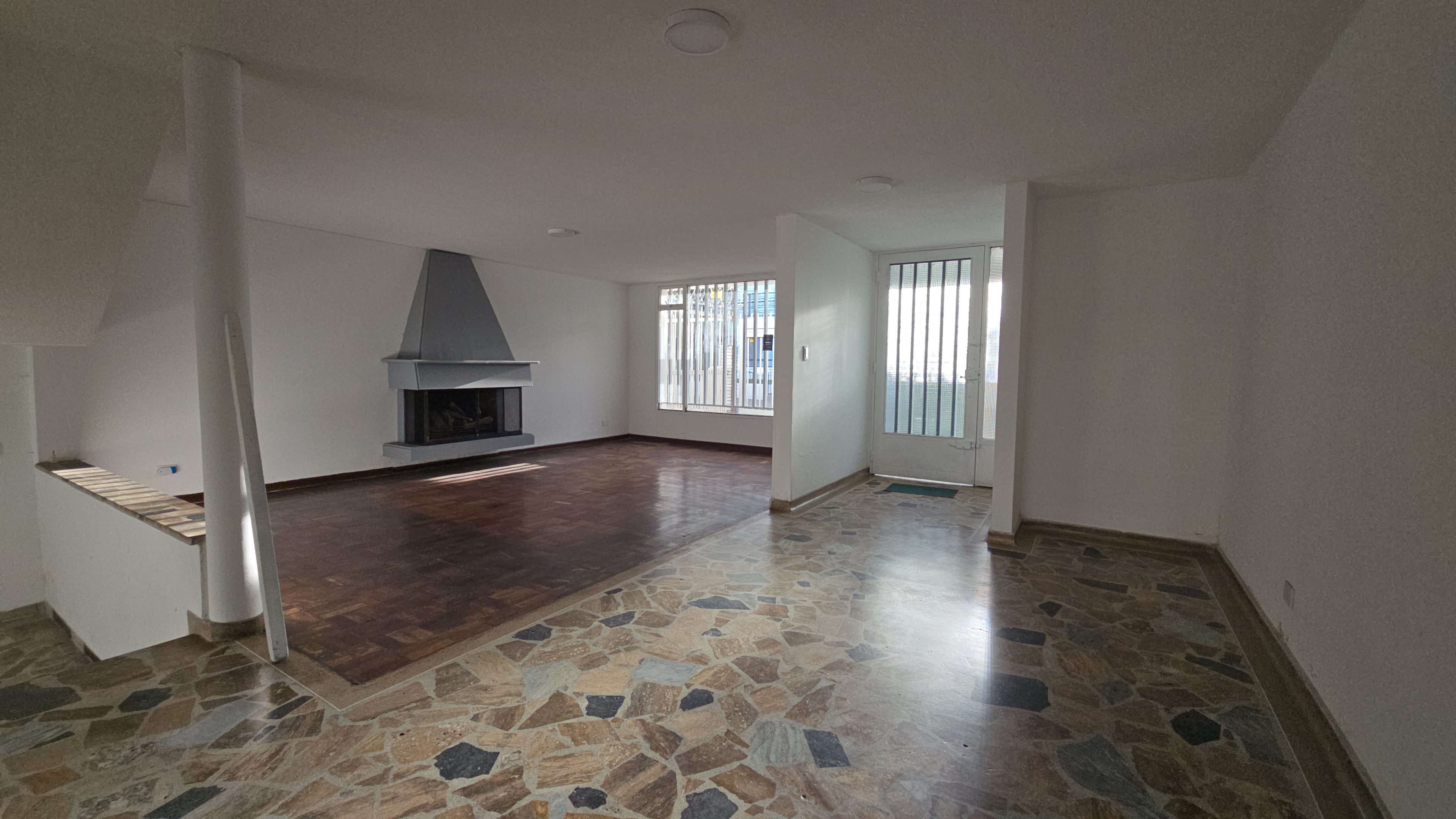 Casa en venta en Chicó Navarra, Bogotá · foto 5 de 24