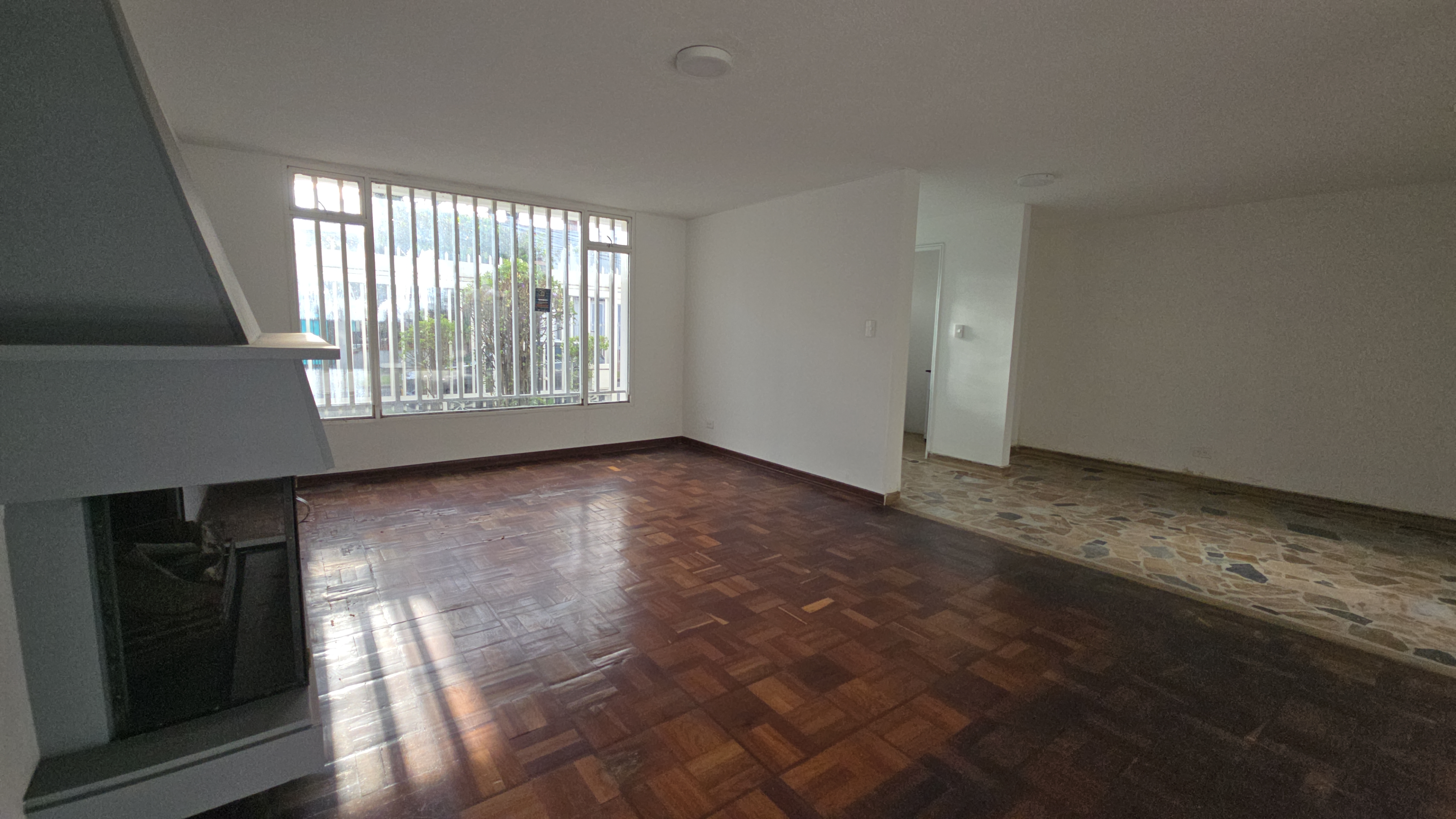 Casa en venta en Chicó Navarra, Bogotá · foto 6 de 24