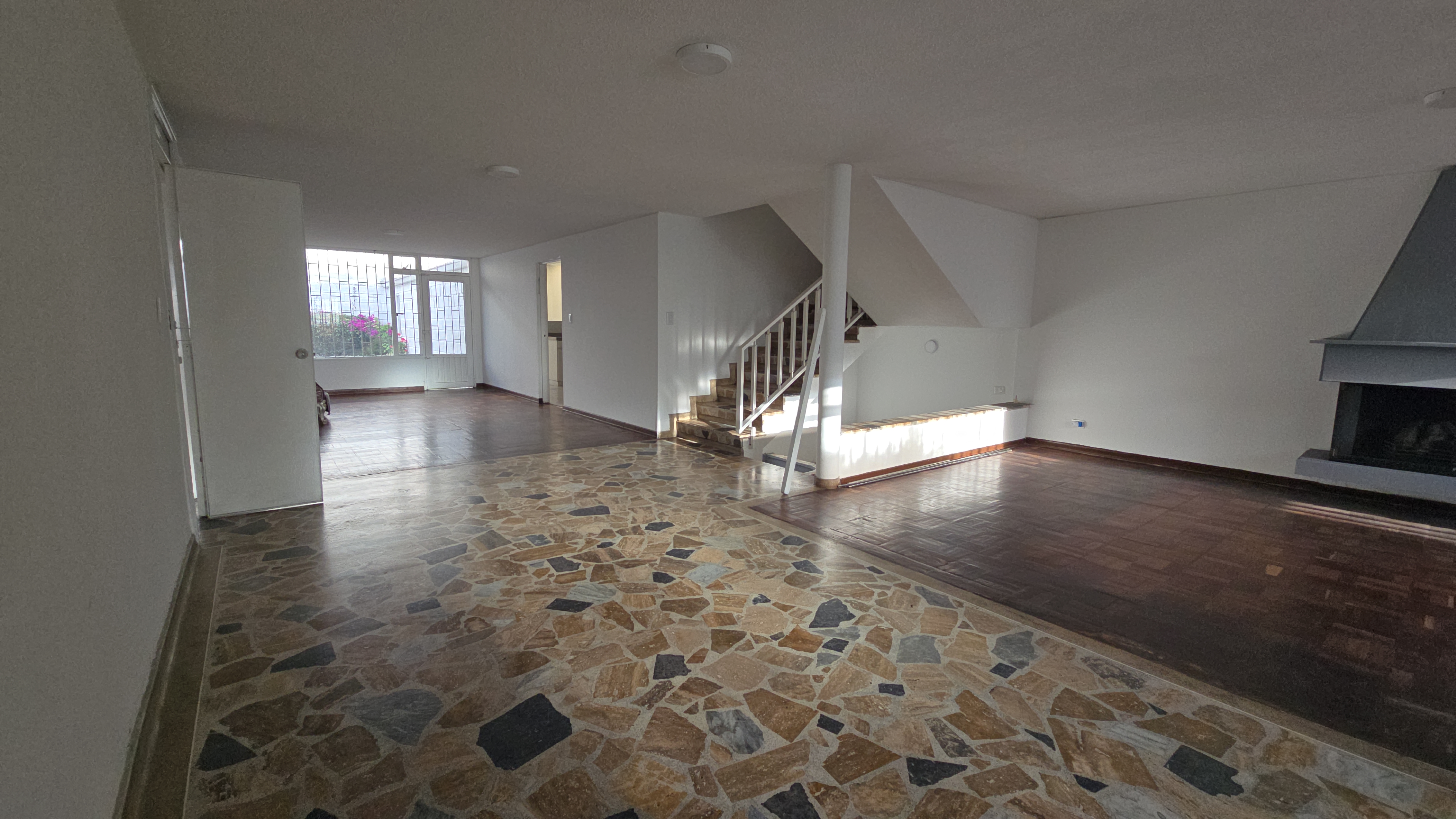 Casa en venta en Chicó Navarra, Bogotá · foto 7 de 24