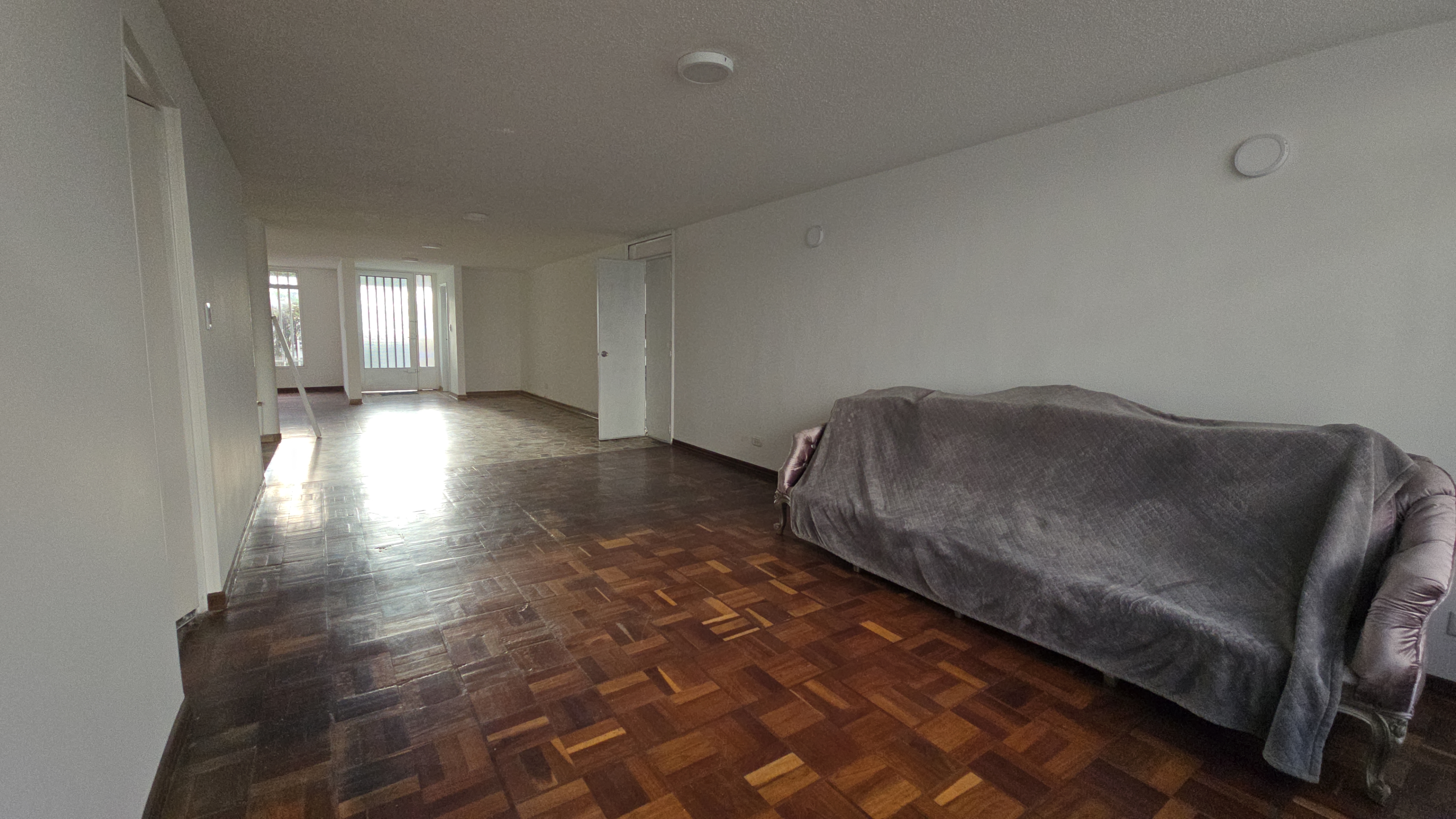 Casa en venta en Chicó Navarra, Bogotá · foto 8 de 24