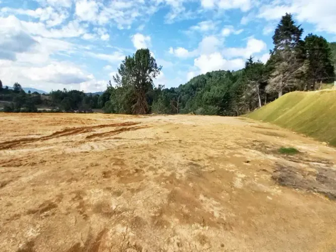 Lote en venta en La Clara, Guarne, 3210 m² · foto 2 de 8