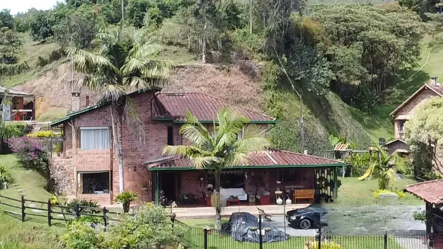 Casa de 3 alcobas en venta en Santa Elena, El Retiro · foto 2 de 24