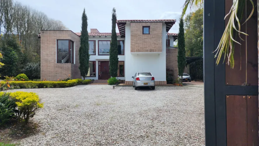Casa de 4 alcobas en venta en Los Salados, El Retiro · foto 2 de 16