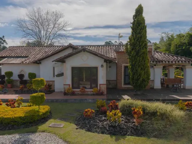 Casa de 4 alcobas en venta en Cabeceras De Llanogrande, Rionegro · foto 2 de 13