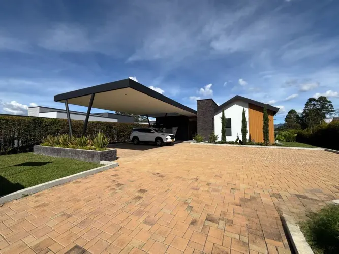 Casa de 3 alcobas en venta en El Tablazo, Rionegro, 1700 m² · foto 2 de 22
