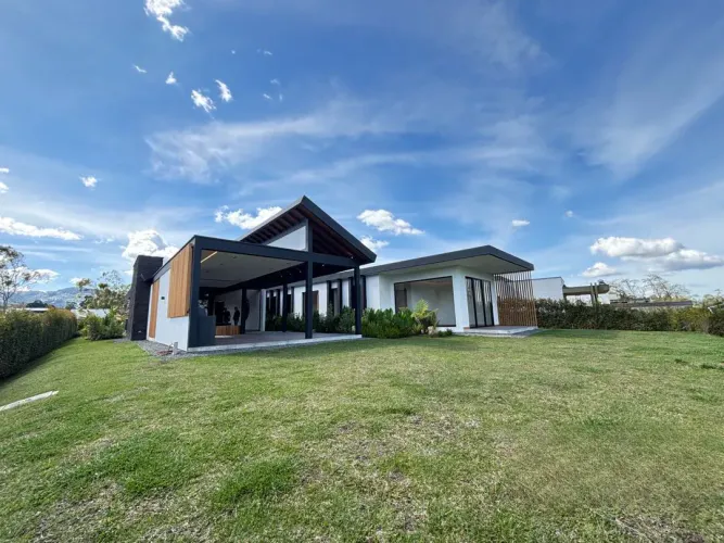Casa de 3 alcobas en venta en El Tablazo, Rionegro, 1700 m² · foto 5 de 22