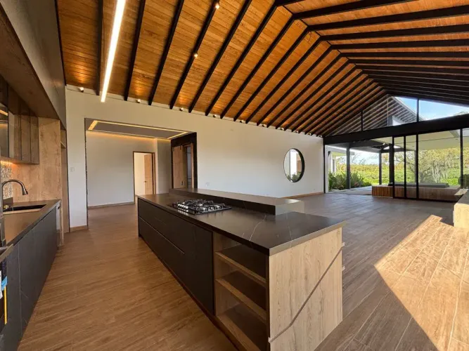Casa de 3 alcobas en venta en El Tablazo, Rionegro, 1700 m² · foto 7 de 22