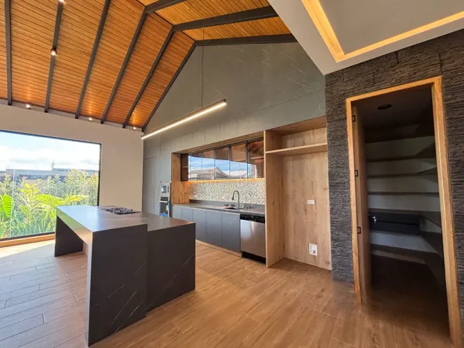 Casa de 3 alcobas en venta en El Tablazo, Rionegro, 1700 m² · foto 10 de 22