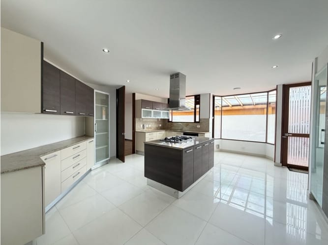 Casa de 5 alcobas en arriendo en San Jose De Bavaria, Bogotá, 550 m² · foto 7 de 24