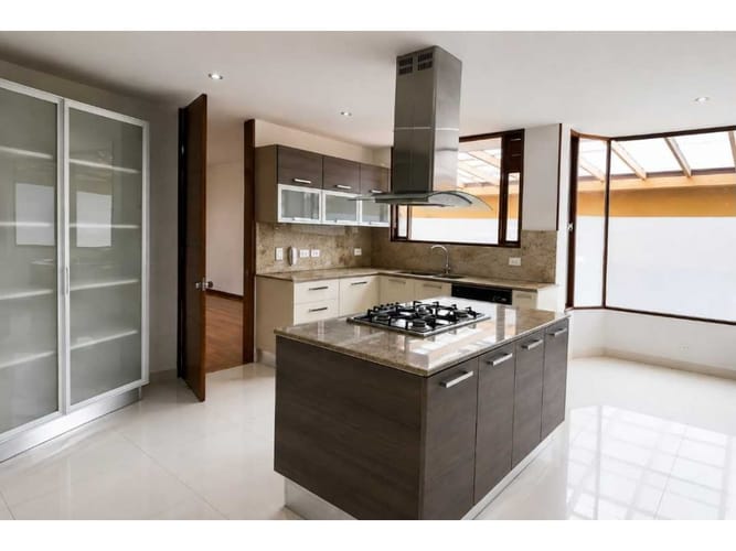 Casa de 5 alcobas en arriendo en San Jose De Bavaria, Bogotá, 550 m² · foto 9 de 24