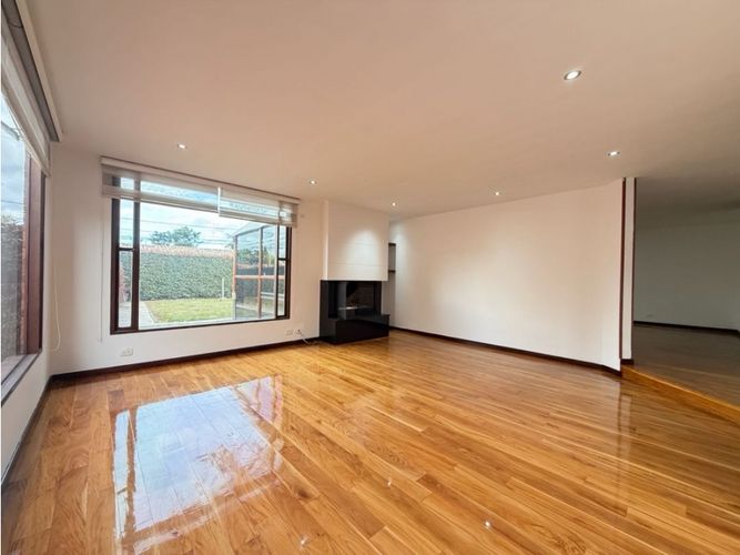 Casa de 5 alcobas en arriendo en San Jose De Bavaria, Bogotá, 550 m² · foto 10 de 24