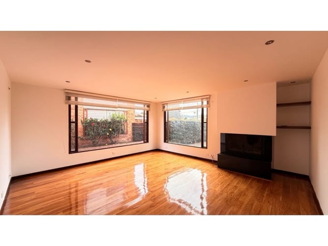 Casa de 5 alcobas en arriendo en San Jose De Bavaria, Bogotá, 550 m² · foto 11 de 24