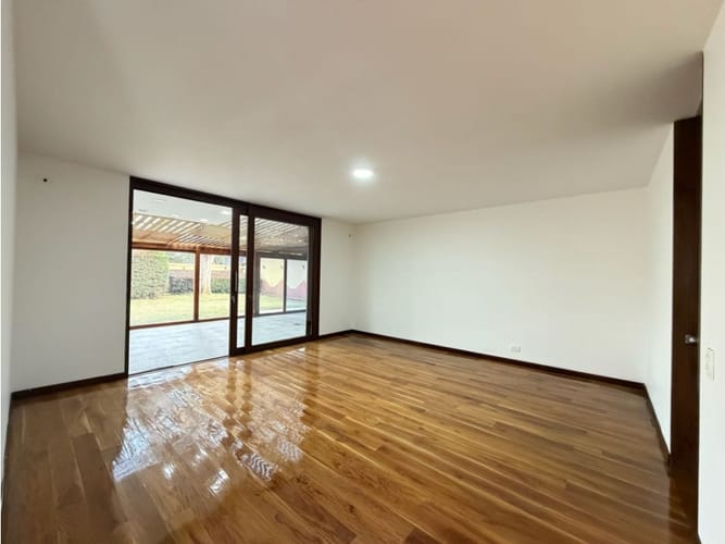 Casa de 5 alcobas en arriendo en San Jose De Bavaria, Bogotá, 550 m² · foto 13 de 24