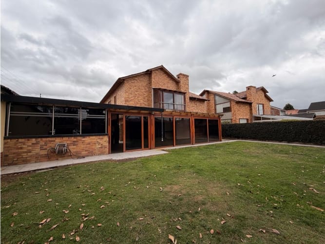 Casa de 5 alcobas en arriendo en San Jose De Bavaria, Bogotá, 550 m² · foto 15 de 24