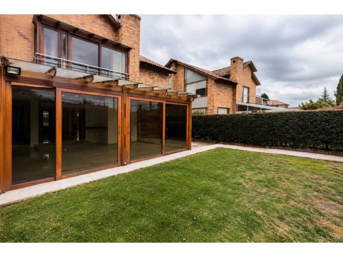 Casa de 5 alcobas en arriendo en San Jose De Bavaria, Bogotá, 550 m² · foto 16 de 24