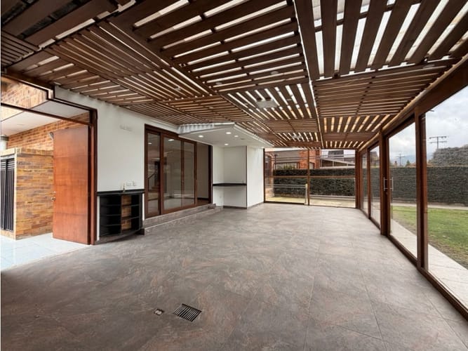 Casa de 5 alcobas en arriendo en San Jose De Bavaria, Bogotá, 550 m² · foto 17 de 24