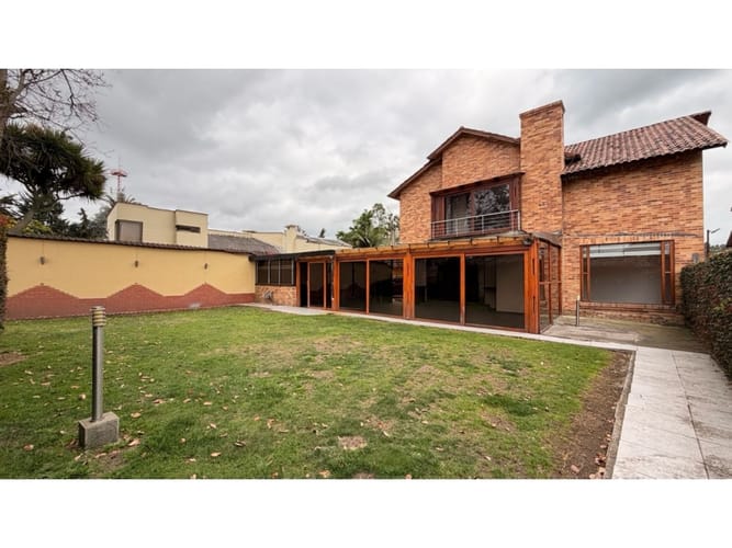 Casa de 5 alcobas en arriendo en San Jose De Bavaria, Bogotá, 550 m² · foto 18 de 24