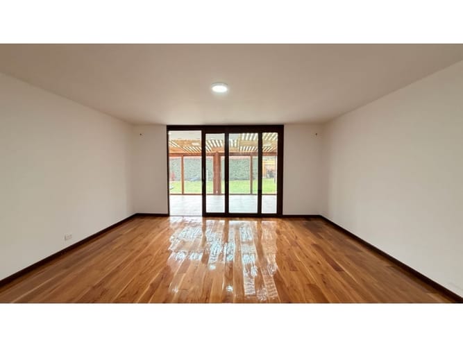 Casa de 5 alcobas en arriendo en San Jose De Bavaria, Bogotá, 550 m² · foto 21 de 24
