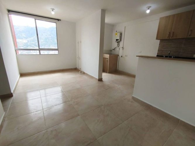 Apartamento de 2 alcobas en arriendo en Quitasol, Bello, 65 m² · foto 3 de 14