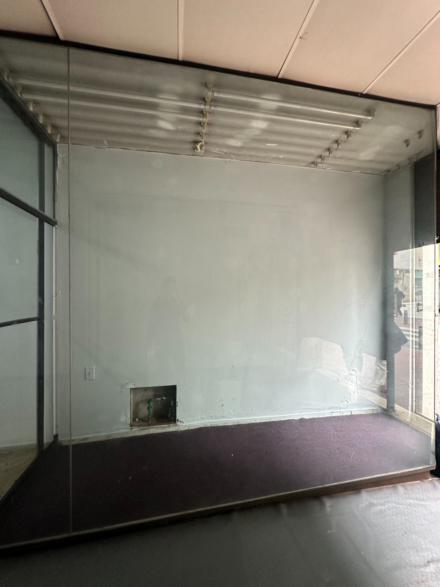 Alquiler de Imponente Local Comercial en 3 Plantas | 193 m² al Frente | Colón y Sarandí (Ciudad Vieja) · Foto 3