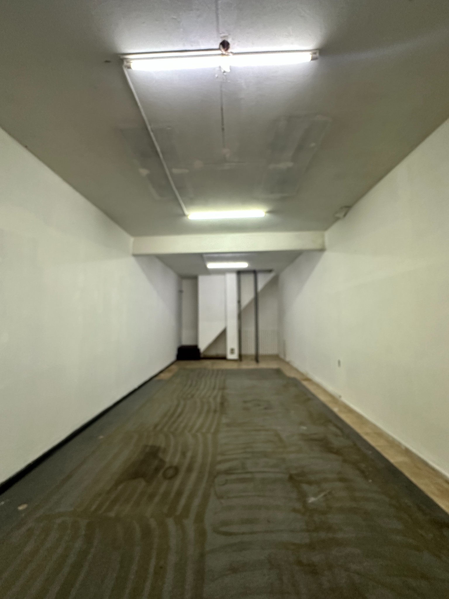 Alquiler de Imponente Local Comercial en 3 Plantas | 193 m² al Frente | Colón y Sarandí (Ciudad Vieja) · Foto 5