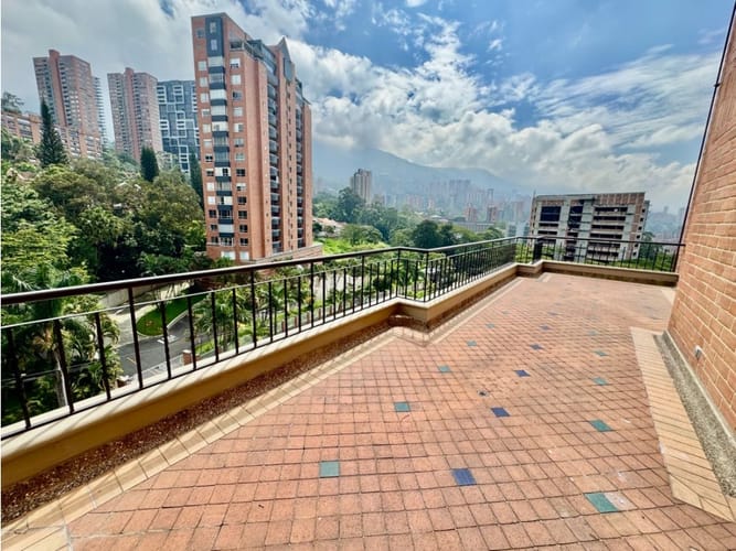 Apartamento en venta en El Poblado, Medellín · foto 2 de 21