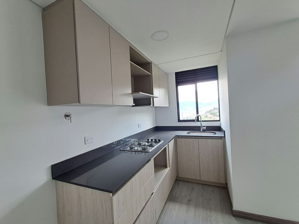 Apartamento en venta en El Poblado, Medellín · foto 2 de 21