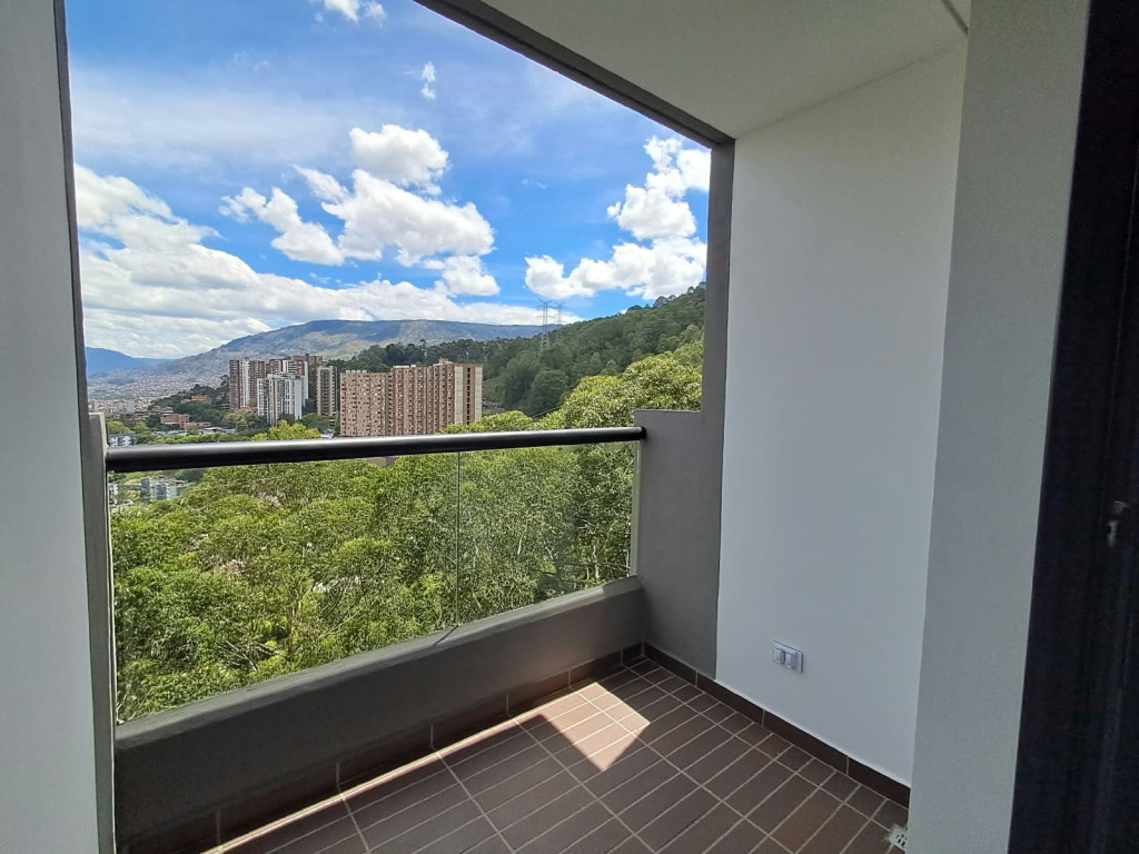 Apartamento en venta en El Poblado, Medellín · foto 8 de 21