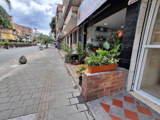 Local en venta en El Carmelo, Itagüí, 45 m² · foto 2 de 13
