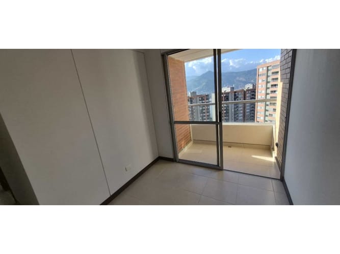 Apartamento en venta en Alto De Las Flores, Sabaneta · foto 2 de 19
