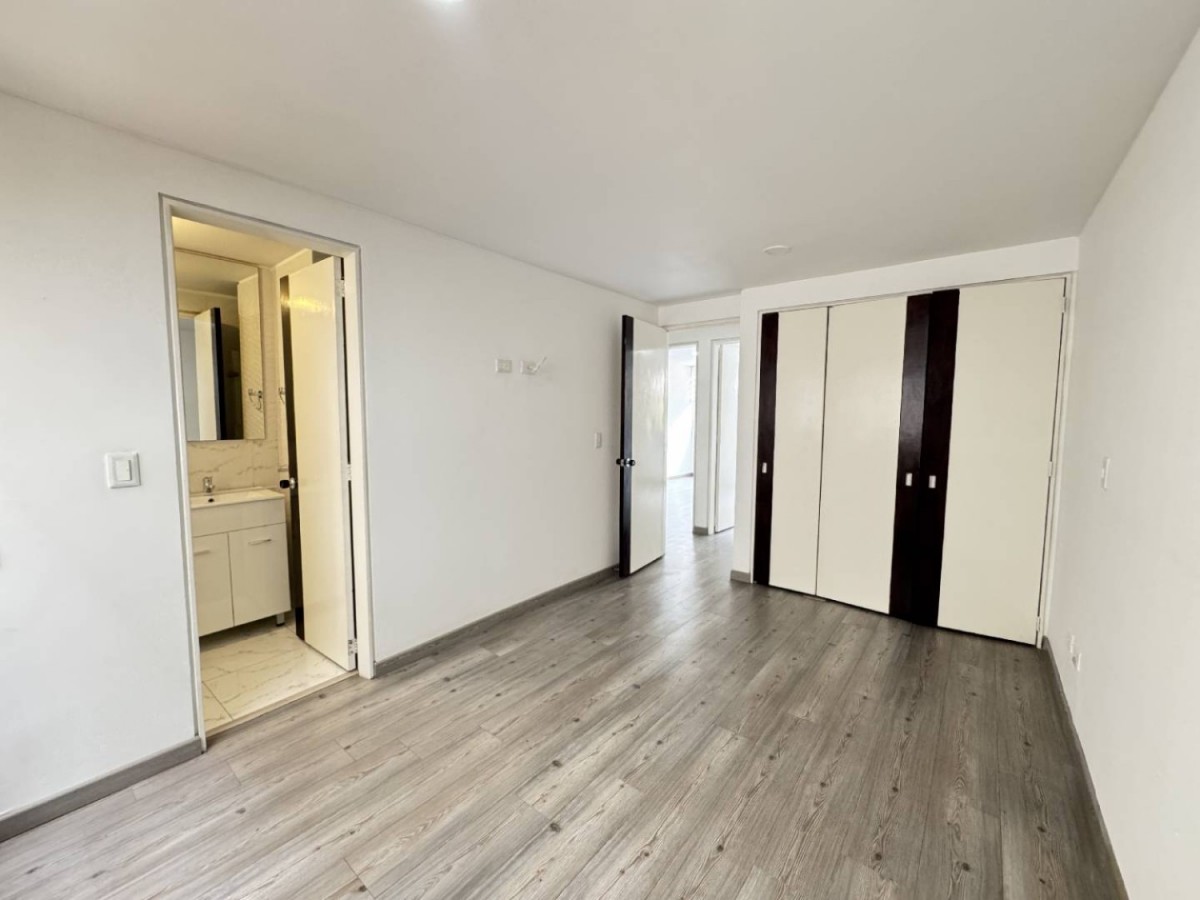 Apartamento en venta en Santa Barbara Central, Bogotá · foto 14 de 24