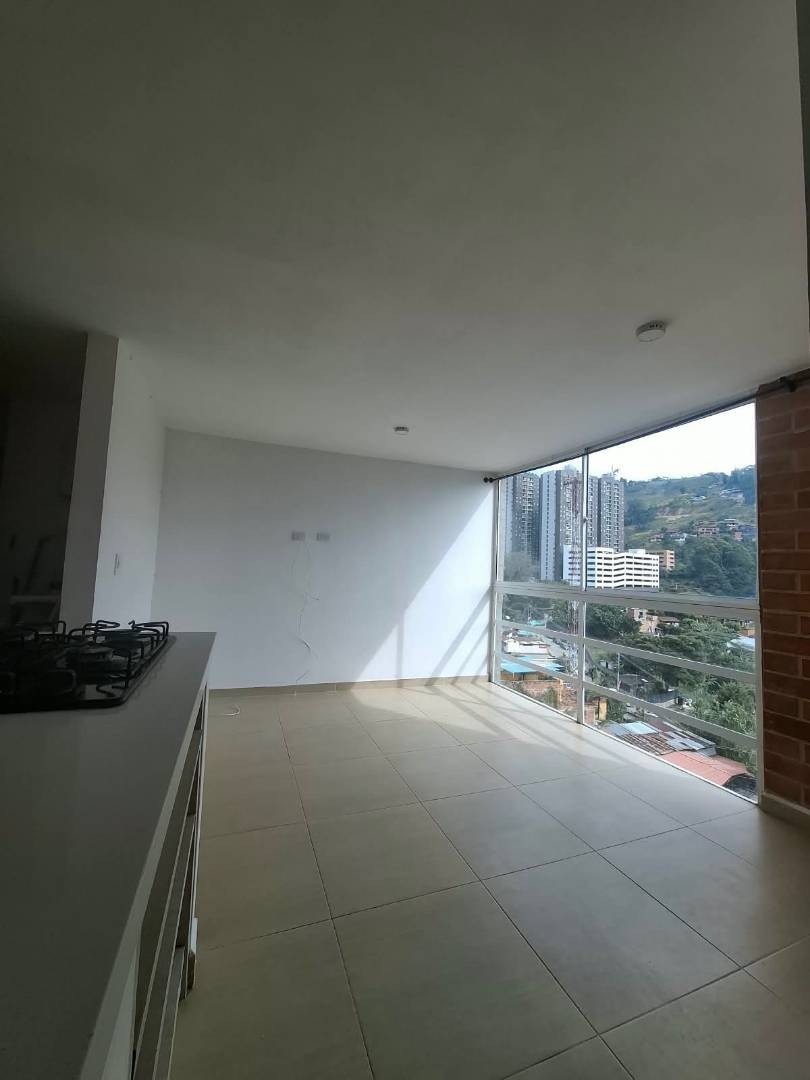 Apartamento en arriendo en Maria Auxiliadora, Sabaneta · foto 3 de 16
