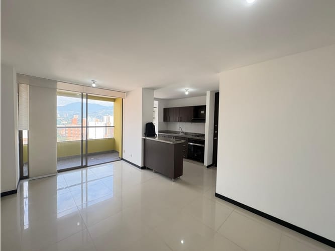 Apartamento de 3 alcobas en arriendo en Entre Amigos, Medellín, 80 m² · foto 3 de 14